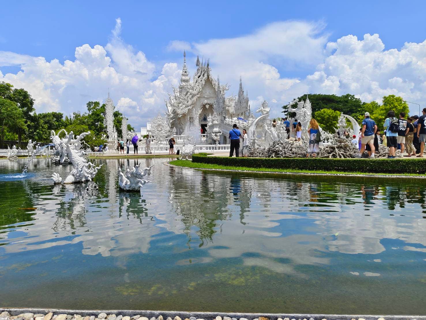 Visit the magical White Temple (Wat Rong Khun)