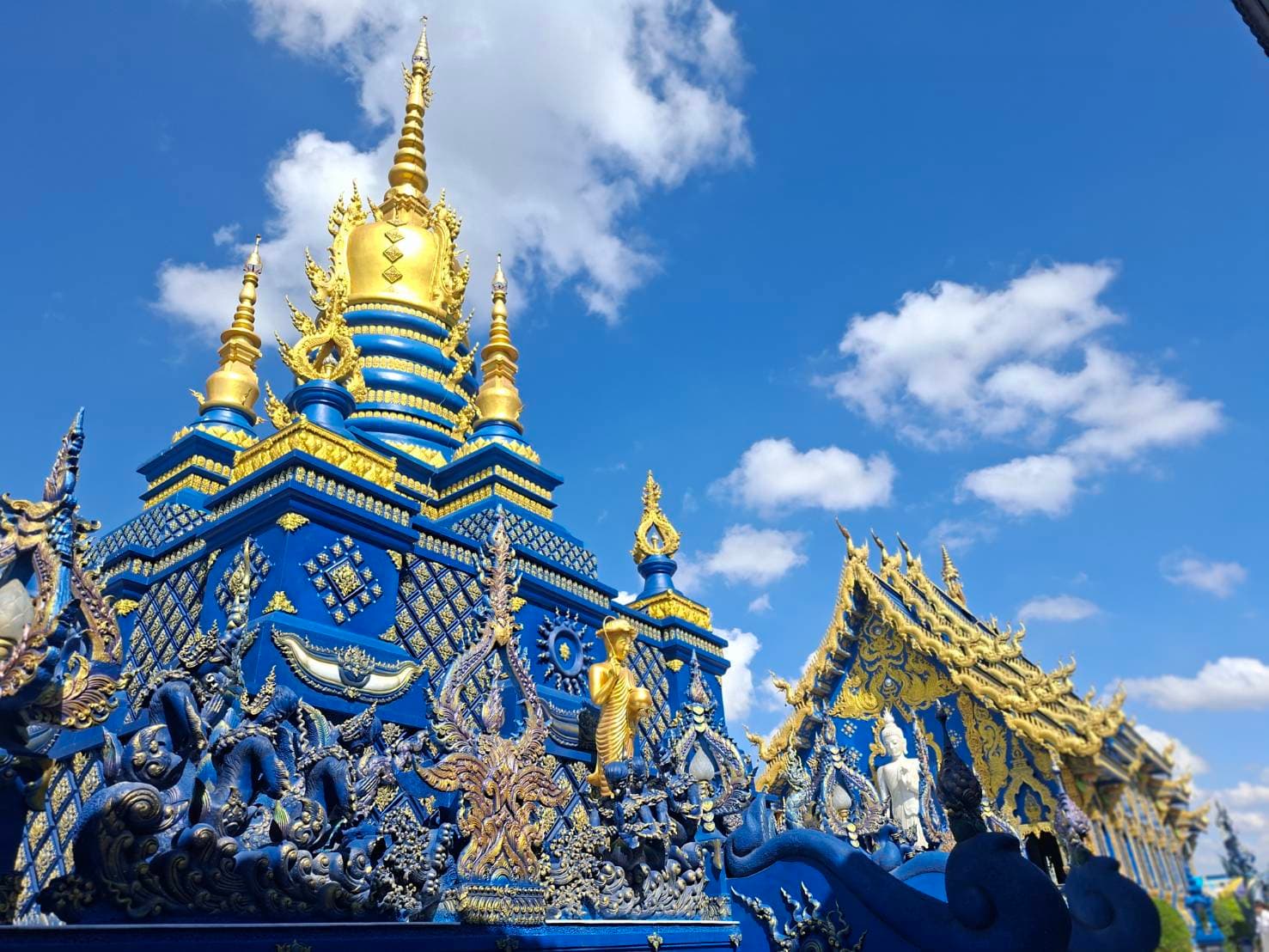 Visit the Blue Temple (Wat Rong Suea Ten)